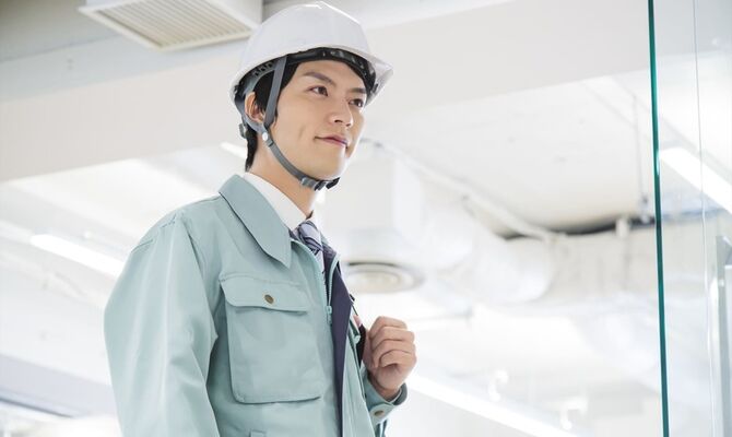 作業着の男性社員